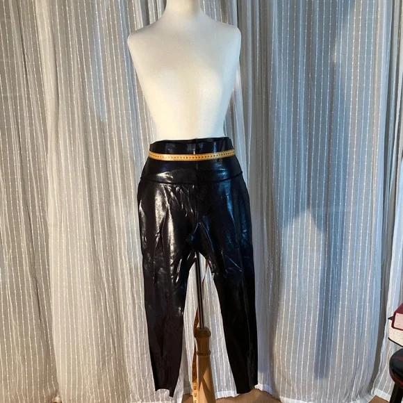 Shiny, faux leather Knix compression leggings, never worn - Picture 5 of 8